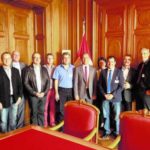Hannes Germanns «Gemeinderegierung» – der Gemeinderat Thayngen – stattete dem Ständeratspräsidenten gestern einen Besuch im Bundeshaus ab. Auch solche Besuche aus der Heimat gehören zu seinem Amtsjahr.Bild zvg